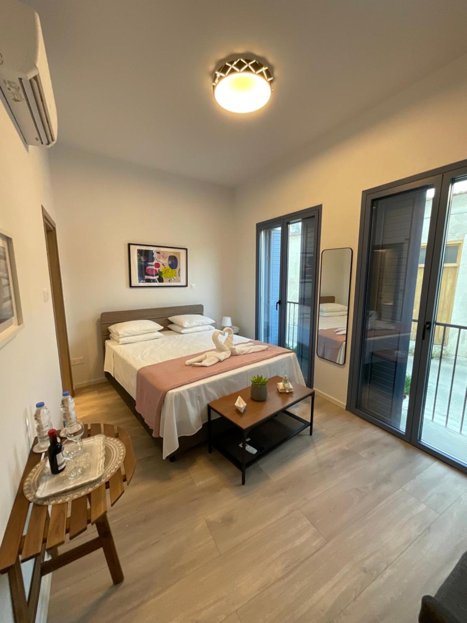 Le Voyageur By The Sea - Furnished Rooms Lárnaca Exterior foto