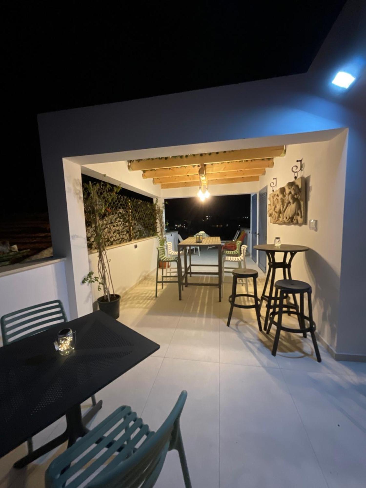 Le Voyageur By The Sea - Furnished Rooms Lárnaca Exterior foto